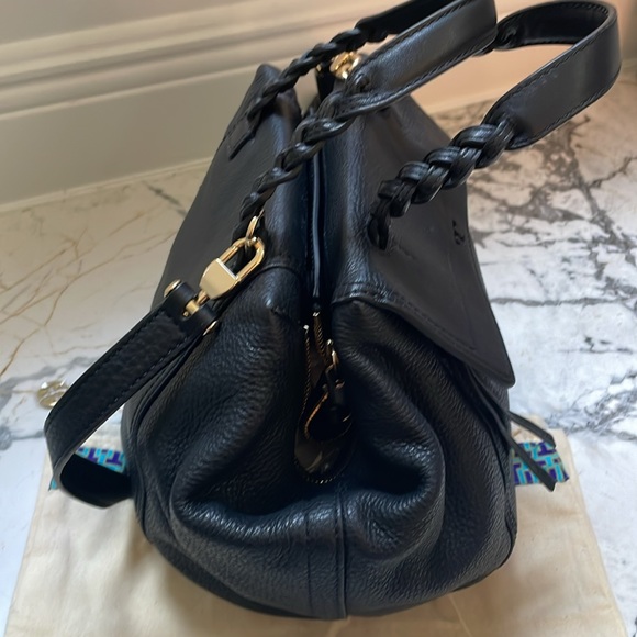 AUTHENTIC Tory Burch black half-moon satchel - Picture 5 of 9